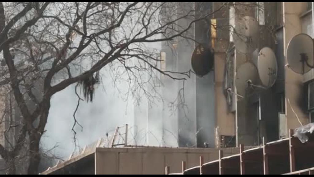 sudafrica,-incendio-in-un-edificio-di-johannesburg,-almeno-63-morti